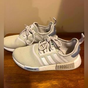 Women’s Adidas R1 Tennis Shoes. Sneakers. Running shoes. Size 8.5